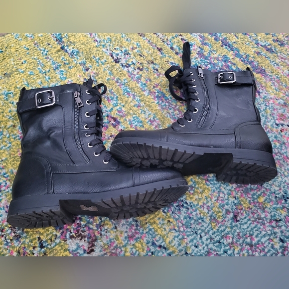 Women's black size 7 Combat boots - Picture 6 of 7